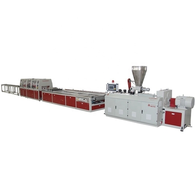 Herstellung einer Extrusionslinie aus Kunststoffblech-Extrudermaschine mit kundenspezifischem Profil