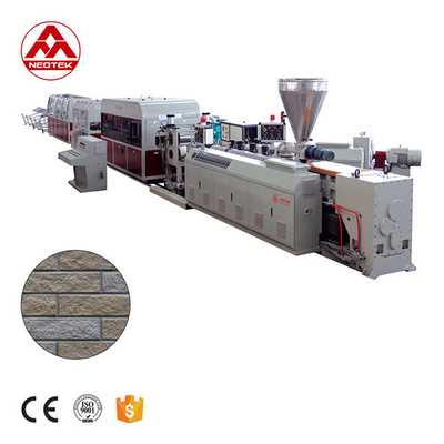 Stabile Leistung PVC-Steinwand Extrusionslinie mit Granulatzufuhrsystem
