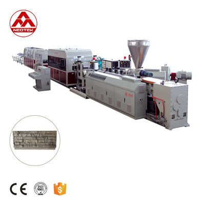 132 1 Schraub L/D-Verhältnis PVC Steinside Extrusionslinie für eine schnelle und präzise Produktion