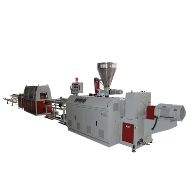 32.9 Rpm Schraubgeschwindigkeit Doppelschraub-PVC-Deckenplatten-Produktionslinie für Schraubendesign