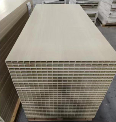 25000 KG Automatische WPC-Küchenplatten-Extrusionslinie2 für die Produktion von Breittüren