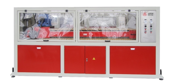 25000x6000x4000 PVC-Extrusionslinie für Breittür- und Küchenplattenherstellung