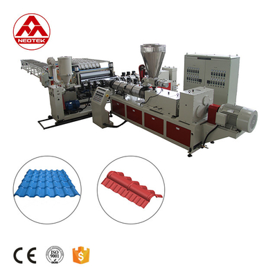 Extrusionslinie für PVC-Verglasungsteile mit Abmessungen von 25000x6000x3500 und Schraubgeschwindigkeit von 36 Rpm
