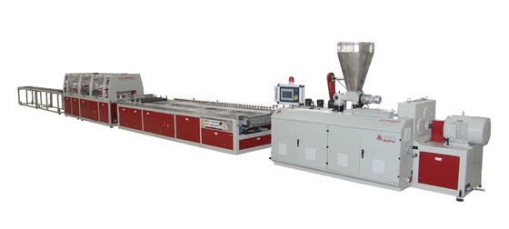 34.7 Rpm Schraubgeschwindigkeit WPC-Wandplatten-Extrusionslinie2 für die Produktion von Fertigungsanlagen