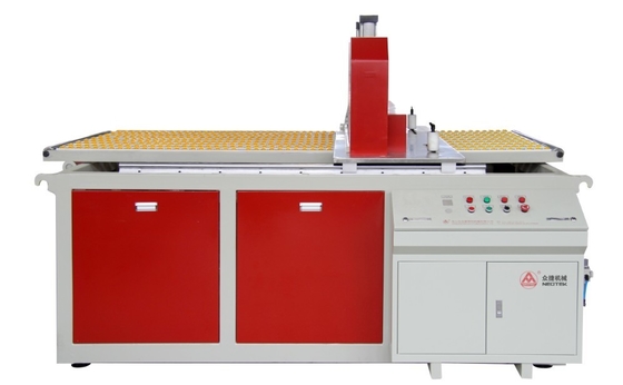 34.7 Rpm Schraubgeschwindigkeit WPC-Wandplatten-Extrusionslinie2 für die Produktion von Fertigungsanlagen