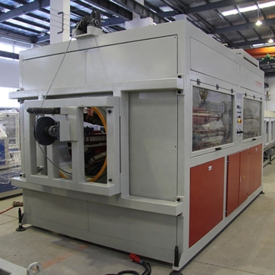 Konstruktion einer maßgeschneiderten PVC-Rohr-Extrudermaschine 380v 50hz für eine wartungsfähige Produktionslinie