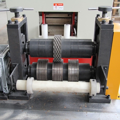 250kW Leistung Granulate Dachfliese PVC Profilblatt Extrusionslinie Kunststoff Zwillingschraubmaschine