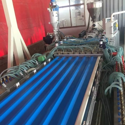 Professionelle Doppelschraub-PVC-Hohlblatt-Extrudermaschine mit Zufriedenheitsgarantie