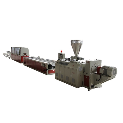 Kunststoffverarbeitete WPC-PVC-Extrusionslinie für verbesserte Anwendungen