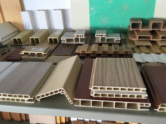 Kunststoffverarbeitete WPC-PVC-Extrusionslinie für verbesserte Anwendungen