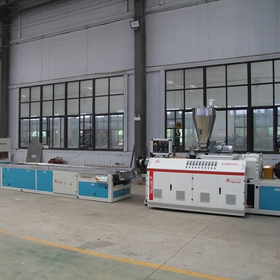 Schraubgeschwindigkeit rpm 32,9 rpm Doppelschraub Extrusionsleitung für PVC Profil Wandplatte WPC Zaun