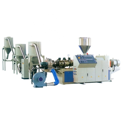 Handelsextrudermaschine für die Extrusionslinie für PVC-WPC-Profile im Produktionsbetrieb