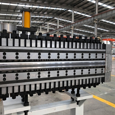 Granule Plastic Board Extruder Machine und leicht zu bedienen mit 1500 Rpm Schraubgeschwindigkeit