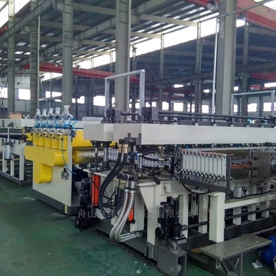 Granule Plastic Board Extruder Machine und leicht zu bedienen mit 1500 Rpm Schraubgeschwindigkeit