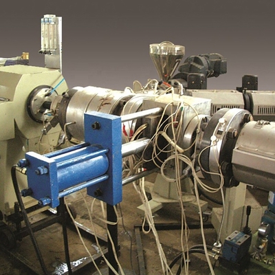 60 kW Leistung Ko-rotationelle Kegel-Zwei-Schrauben-Kunststoff-Extrudermaschine für die Herstellung von PVC-Rohren