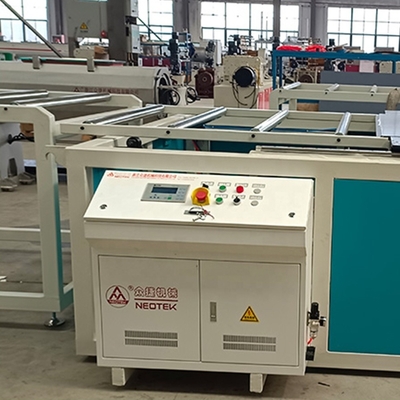 380V 50hz PVC-Dachplatten-Extrusionslinie für die Produktion von Baustoffen