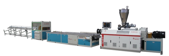 Schraube L/D-Verhältnis Andere Ko-rotative konische Zwillingschraube PP PE-Basis WPC Extrusionslinie 108