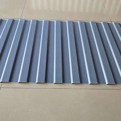 36 Rpm Schraubgeschwindigkeit PVC Wellmaschine Baustoff Extrusionslinie