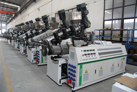 132 1 Schraub L/D Verhältnis PP PE Basis WPC Extrusionslinie für die Kunststoffverarbeitung