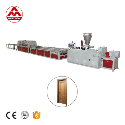 WPC Breittür-Küchenplatte Extrusionslinie2 26000x7000x4000 für die individuelle Produktion