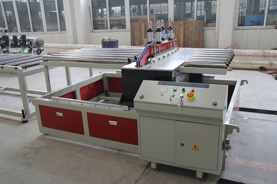 230 kW Leistung PVC-Glasur-Tagelextrusionslinie für die hohe Produktionskapazität 22000 KG