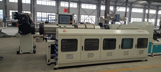 380V 50hz Spannung PVC Hohlblatt Extrusionsleitung mit 156 1 Schraub L/D Verhältnis Design