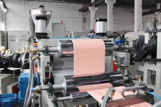 Anpassungsfähige PVC-Siding-Extrusionsleitung mit 380V 50hz Spannung und 250kW Leistung