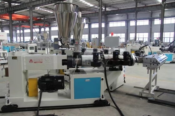 Kunststoffkonische Doppelschraube-PVC-Dachfliesen-Extrusionslinie