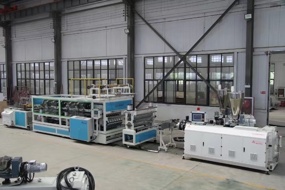 Kunststoffkonische Doppelschraube-PVC-Dachfliesen-Extrusionslinie