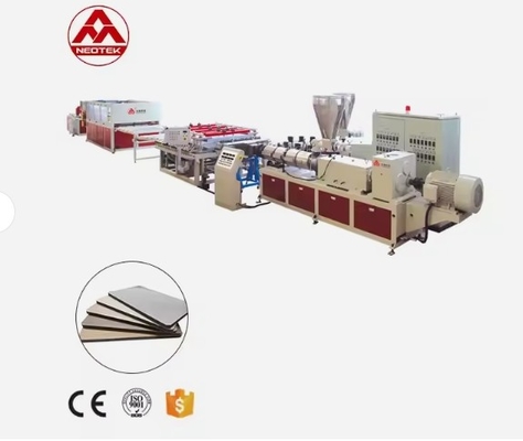 1220mm Co drehbare, konische Zwillingschraube PVC-Schaumplatten-Extrusionslinie
